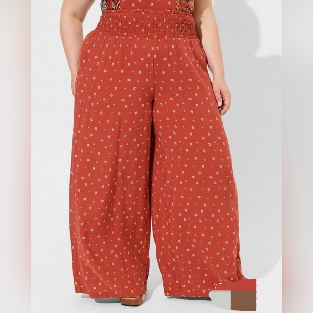 Torrid Size 5 (tall) cropped wide leg elastic waist harem pant with pockets